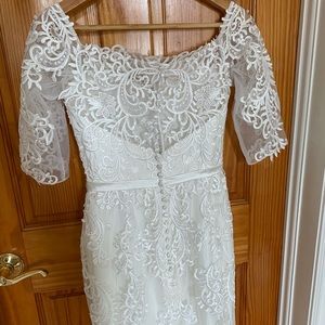 Wedding dress with sleeves